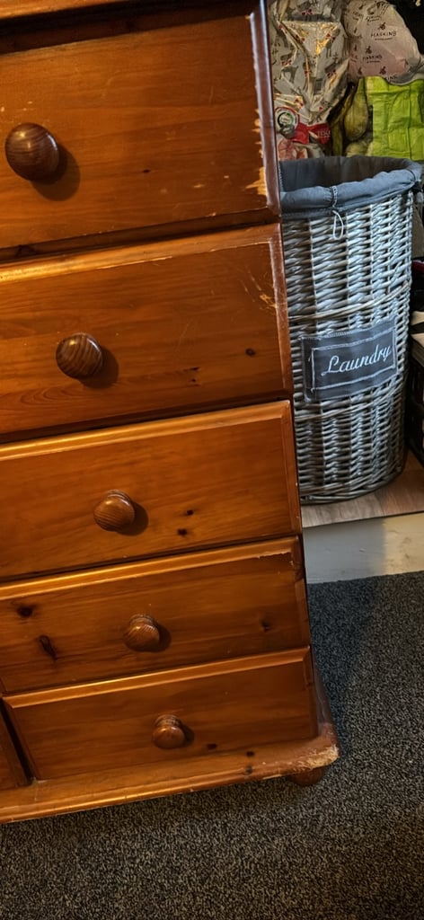 Chest of drawers 