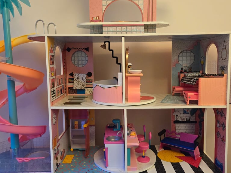 LOL Surprise! Fashion Dolls House of Surprises and LOL Surprise! Car-Pool Coupe