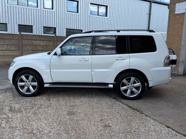 2015 Mitsubishi Shogun 3.2 DI-DC SG4 SUV 5dr Diesel Auto 4WD Euro 6 LWB (187 ps) ESTATE Diesel Au...