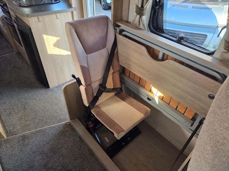 Elddis Autoquest 195 4 Berth 4 forward facing belted seat  DIESEL MANUAL 2018/18