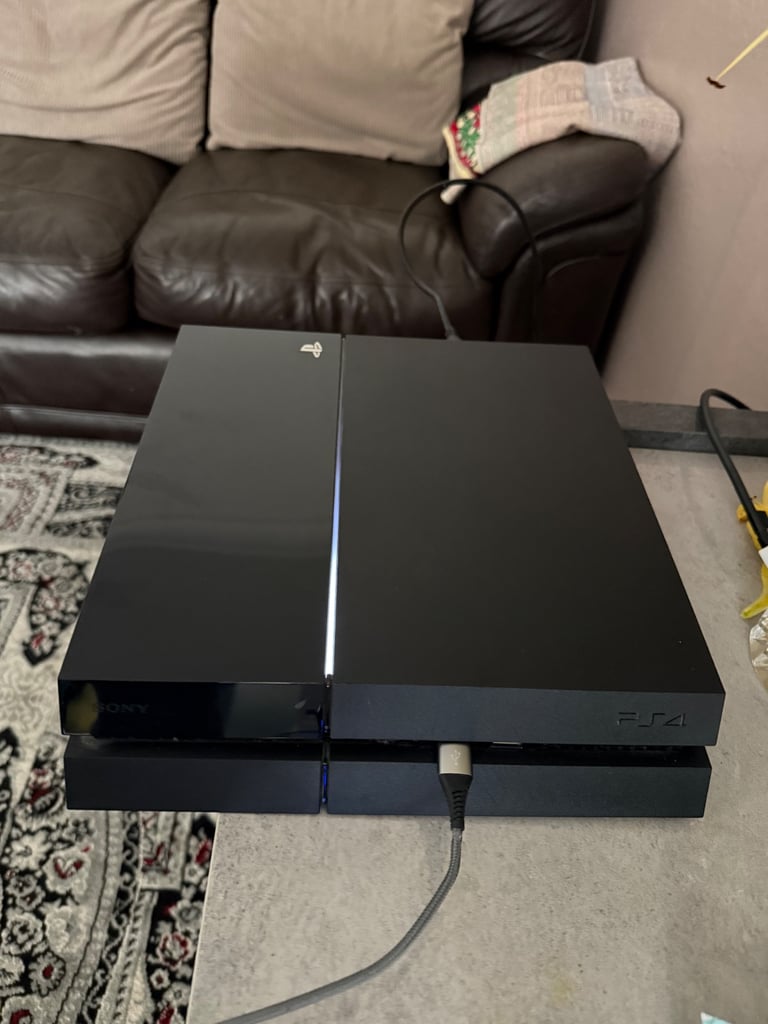 PS4 500GB Black With Controller 