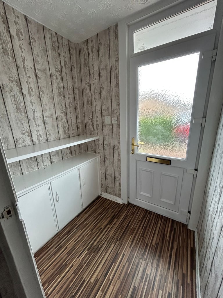 3 bedroom furnished flat for rent G21 area