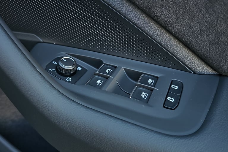 2025 Volkswagen Passat 1.5 TSI eHybrid Black Edition 5dr DSG ESTATE PETROL/ELECTRIC Automatic