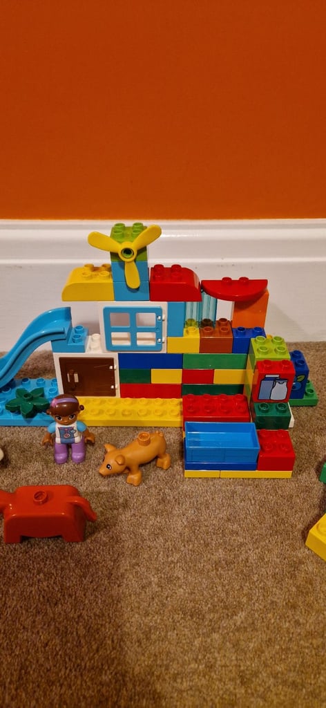 LEGO DUPLO BUILDING, TRAIN AND FIGURES. EXCELLENT CONDITION.