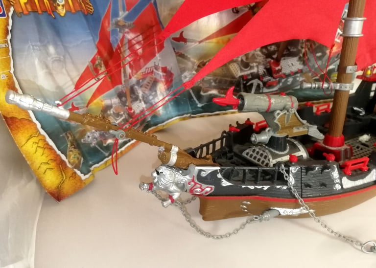 Mega Bloks Pyrates 3619 Admiral Scathe's Predator With Instructions And Box
