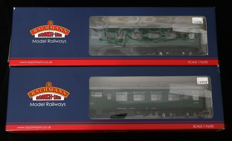 image for BACHMANN 00 PAIR BR MK1 COACHES 39-262A-39-028D SR GREEN-UNUSED