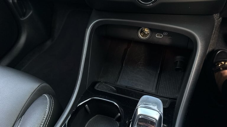 2025 Volvo XC40 Ultra, B4 Mild hybrid, Petrol, Dark Estate Petrol Automatic