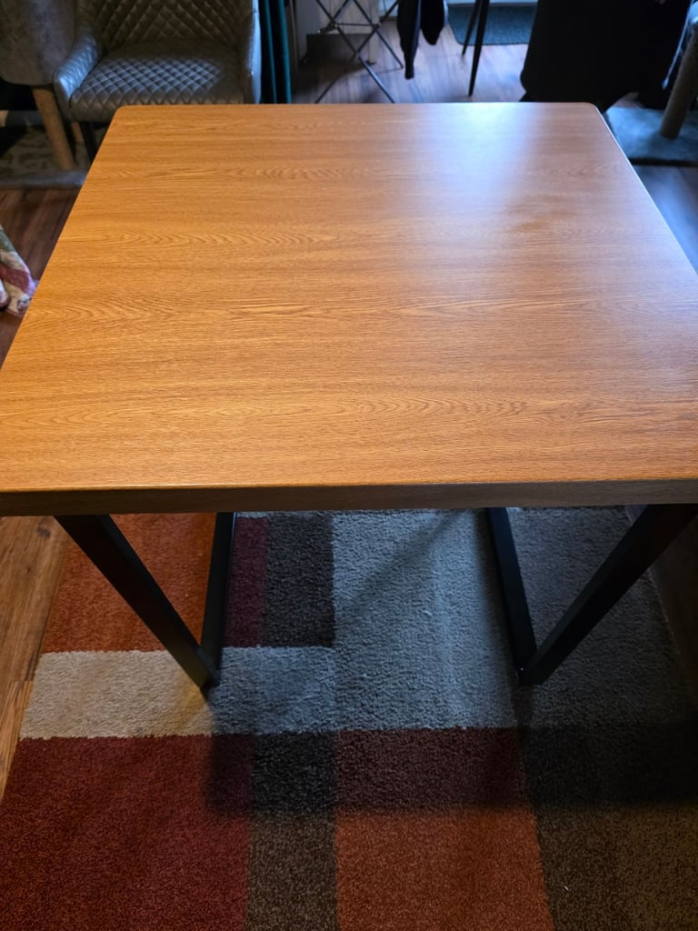 Small dining table and 2 chairs