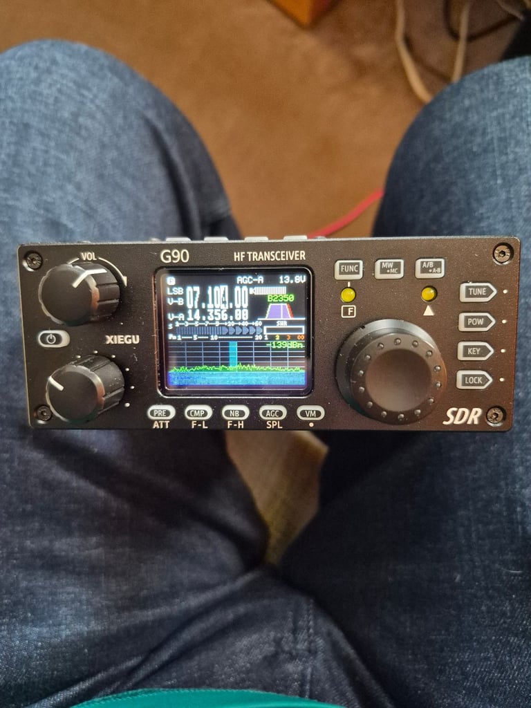 Xeigu G-90 HF SDR Transceiver amateur radio.