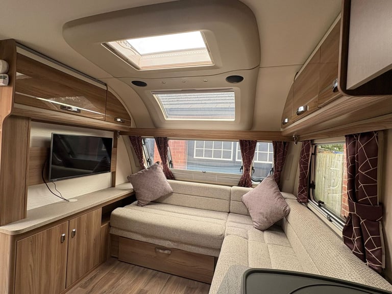 Swift Challenger 850 X L-Shaped Lounge, Recent Service, Motor Mover and Cycle Carrier