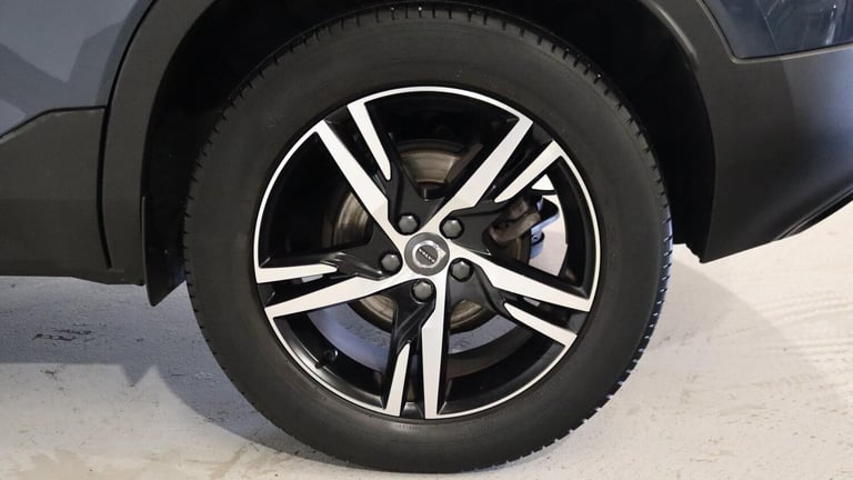  Volvo XC40 T3 R-Design Manual (Park Assist, Powered Tailgate, Privacy Glass) Petrol Manual