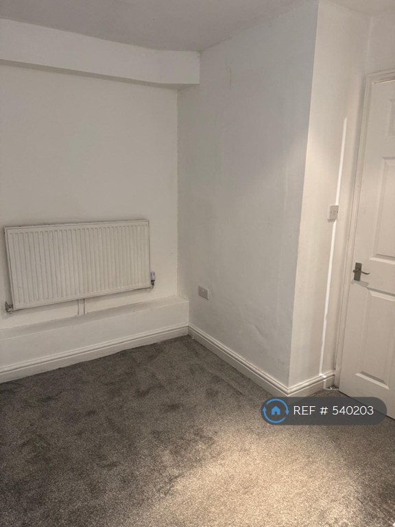 2 bedroom flat in Regent, Kettring, NN16 (2 bed) (#540203)