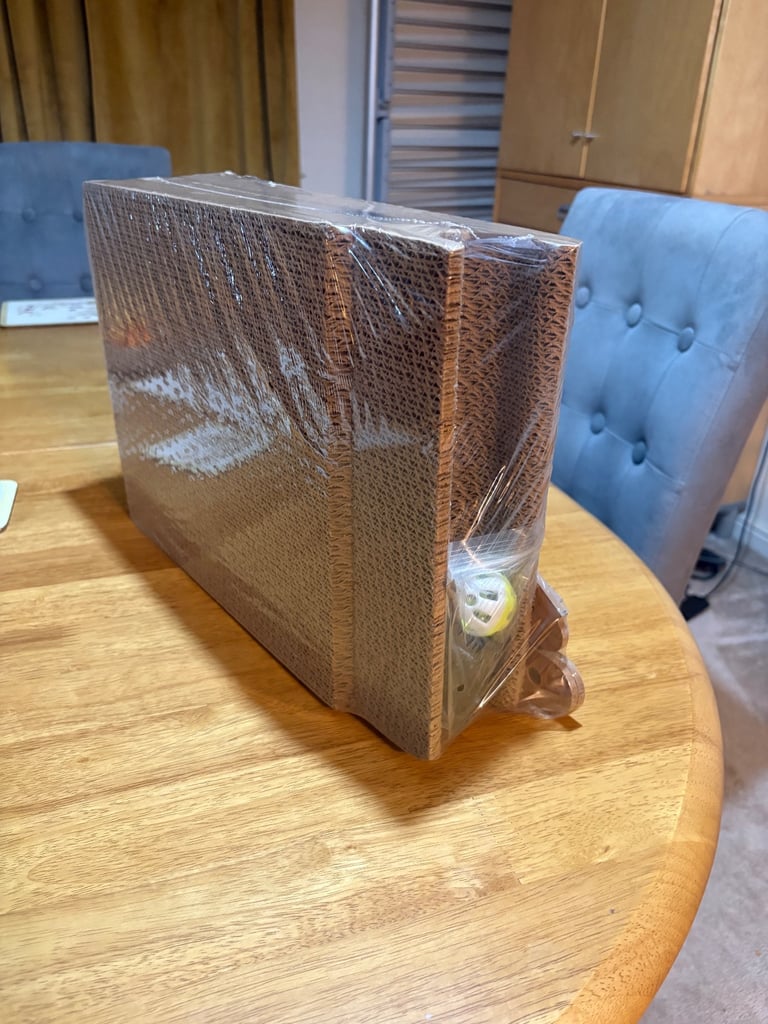 Brand new Cat scratch pad & litter mats free to collector