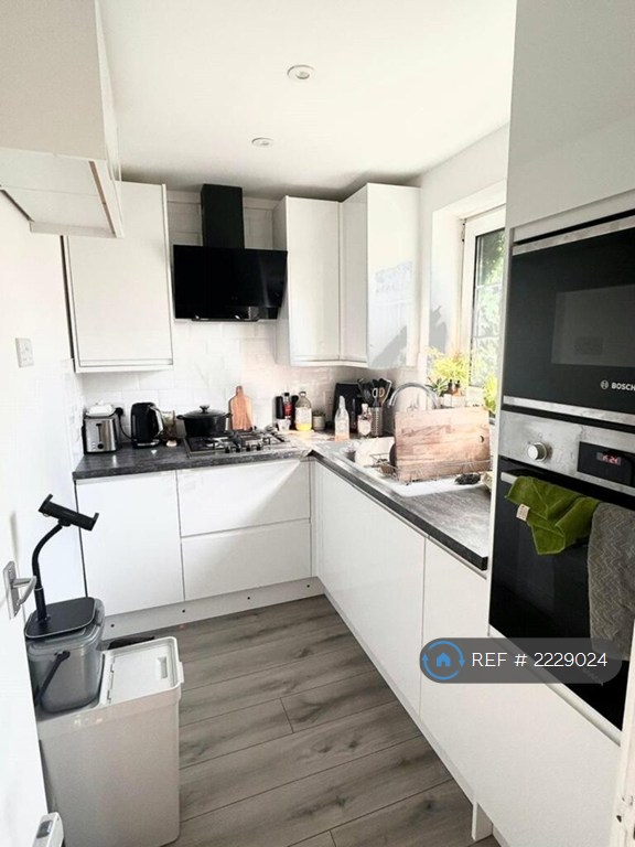 2 bedroom flat in Croft Close, Chislehurst, BR7 (2 bed) (#2229024)