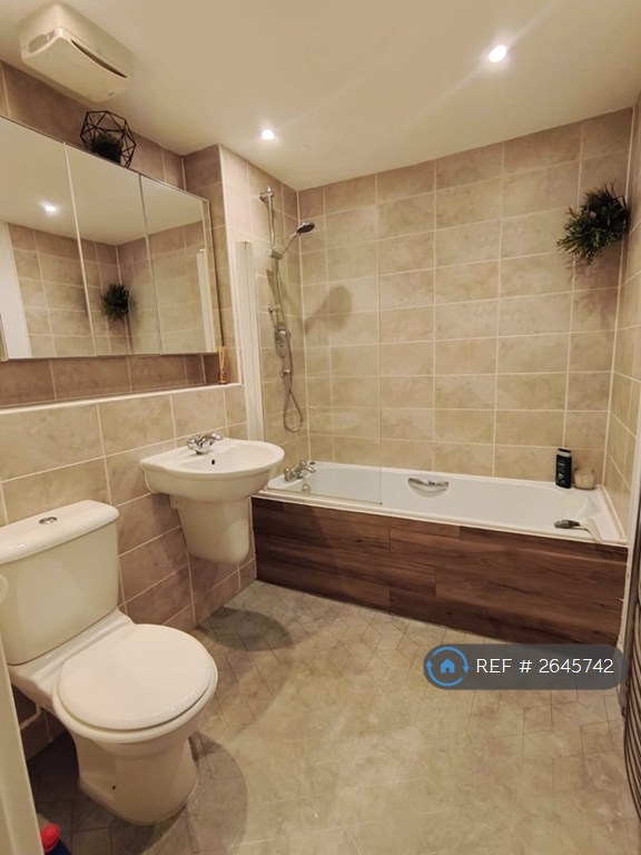 1 bedroom flat in Granby Hill, Bristol, BS8 (1 bed) (#2645742)