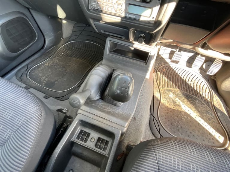 2004 Mitsubishi L200 2.5 TD 4Work Pickup 2dr Diesel Manual 4WD (113 bhp) PICKUP Diesel Manual