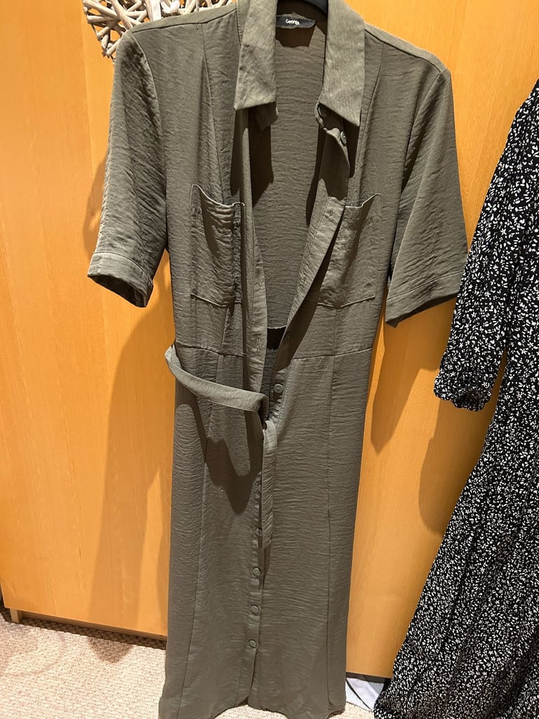 Khaki utility button up dress, George size 10, with belt, great condition, pet & smoke