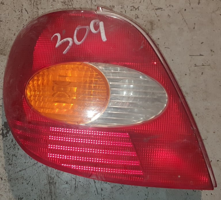Toyota Avensis Left Side Rear Light 1998