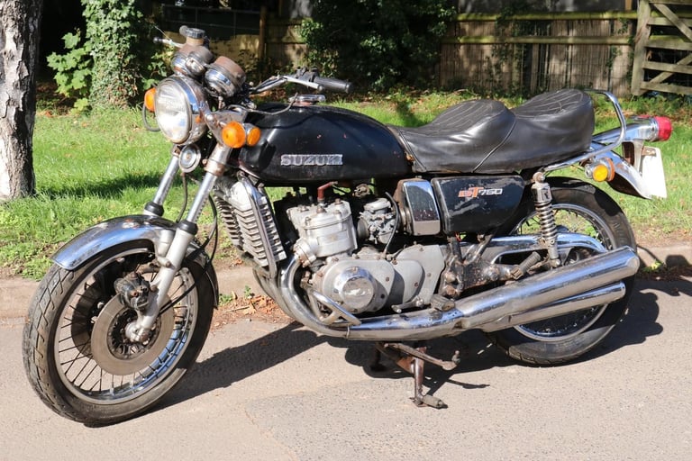 Suzuki GT 750 GT750 M Kettle 1975 UK bike Winter Restoration Project.