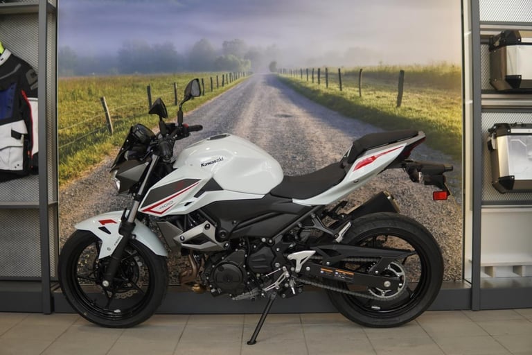 2025 KAWASAKI NINJA 400 WHITE MOTORCYCLE