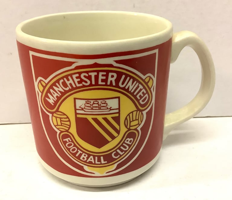 Wanted Manchester United Football Memorabilia Badges Rosettes Pennants Autographs Shirts Programmes