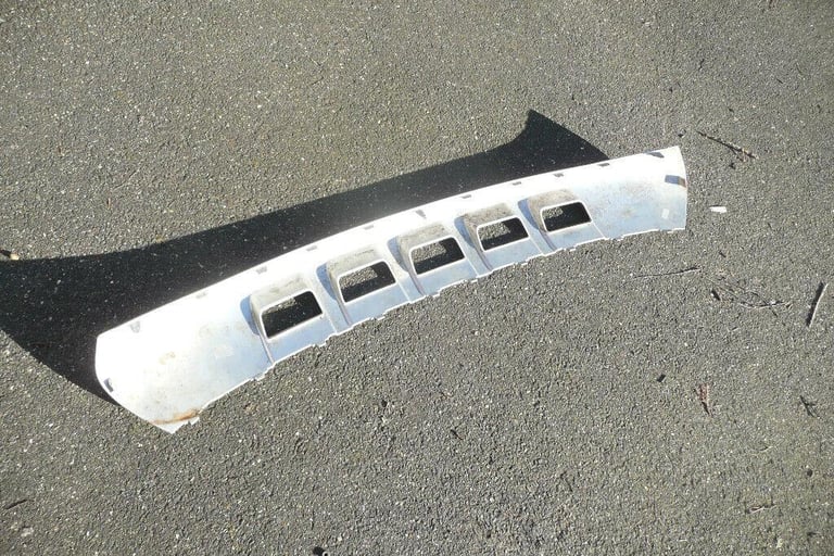 FORD KUGA 2008-12 FRONT BUMPER CENTRE LOWER TRIM PROTECTOR PLATE 8V41-17F771-ABW