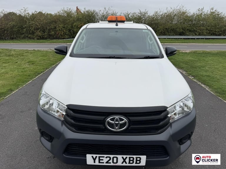 2020 Toyota Hilux 2.4 D-4D Active Pickup Extended Cab 4dr Diesel Manual 4WD Euro 6 (3.5t) (15 Pic...