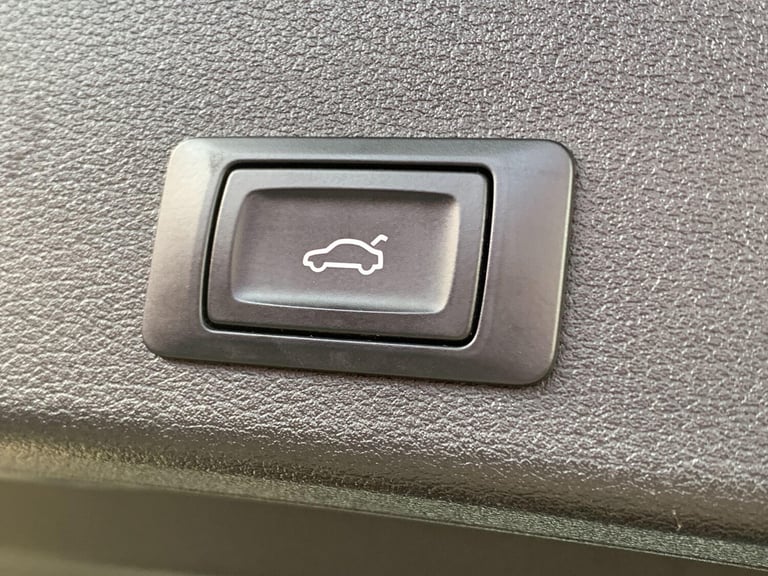 2016 Audi A4 Avant 2.0 TDI S line S Tronic Euro 6 (s/s) 5dr ESTATE Diesel Automatic