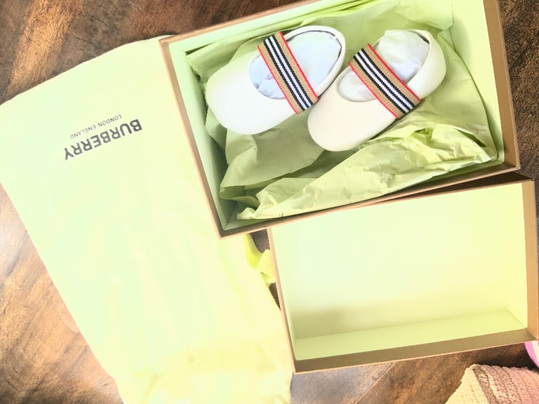 Burberry baby shoes