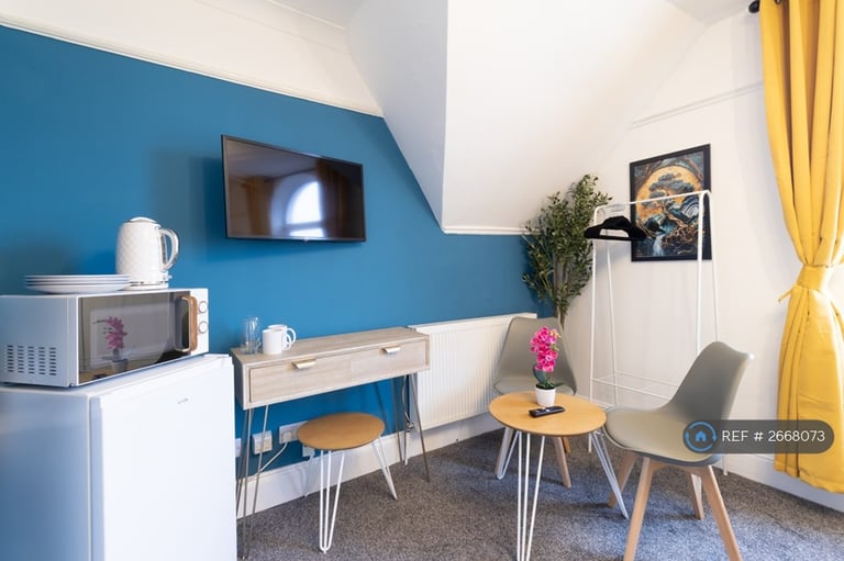 Studio flat in Merton Road, Southsea, PO5 (#2668073)