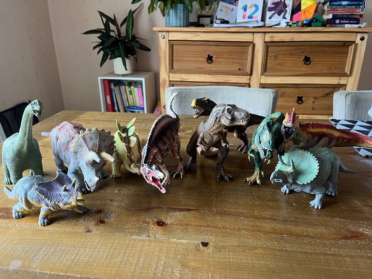 10 large dinosaur toys 