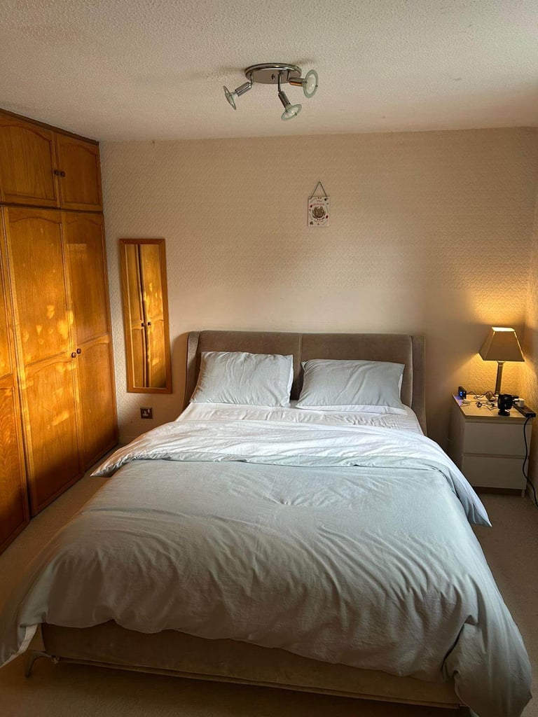 It's a shared flat with common key facilities (Shower, Toilet and Kitchen) TW4 7BX.