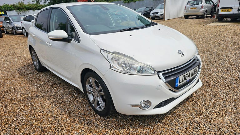 PEUGEOT 208 1.2 VTi PureTech Allure 2015