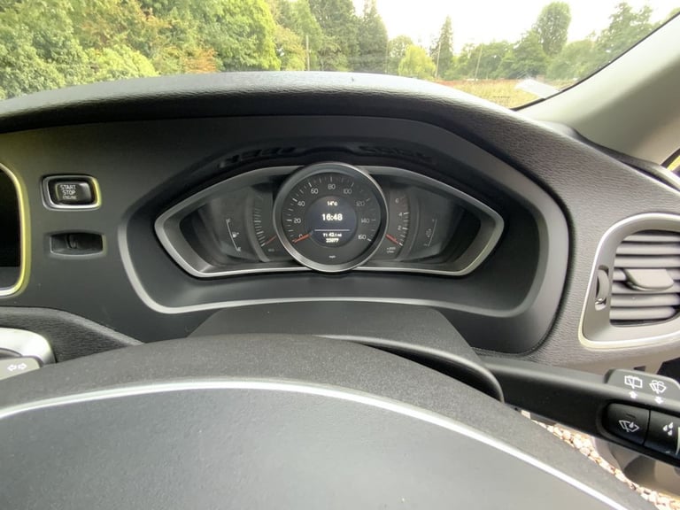 2014 Volvo V40 1.6 D2 SE Lux Nav Hatchback 5dr Diesel Manual Euro 5 (s/s) (115 ps) Hatchback Dies...