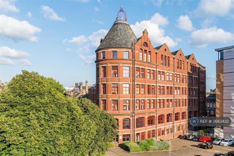 1 bedroom flat in Centaur House, Leeds, LS1 (1 bed) (#2683432)