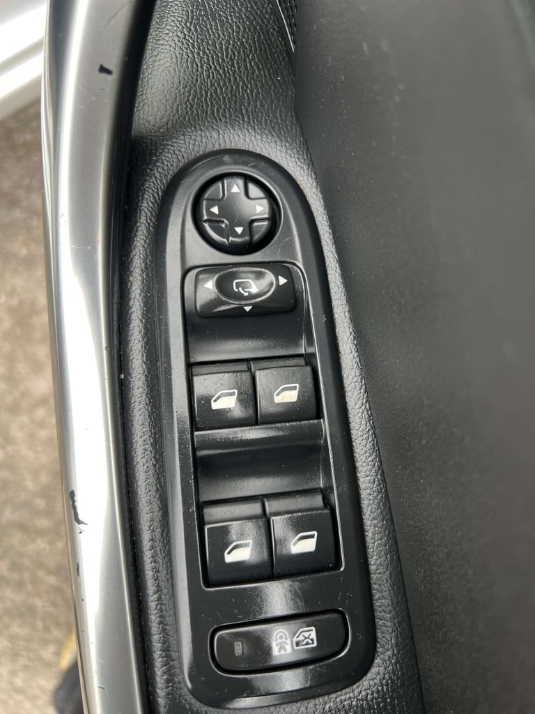 2013 Peugeot 308 1.6 308 Allure Navigation Version 5dr Hatchback Petrol Manual