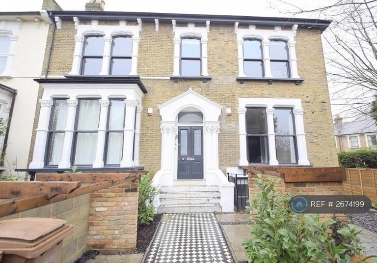3 bedroom flat in Evering Road, London, E5 (3 bed) (#2674199)