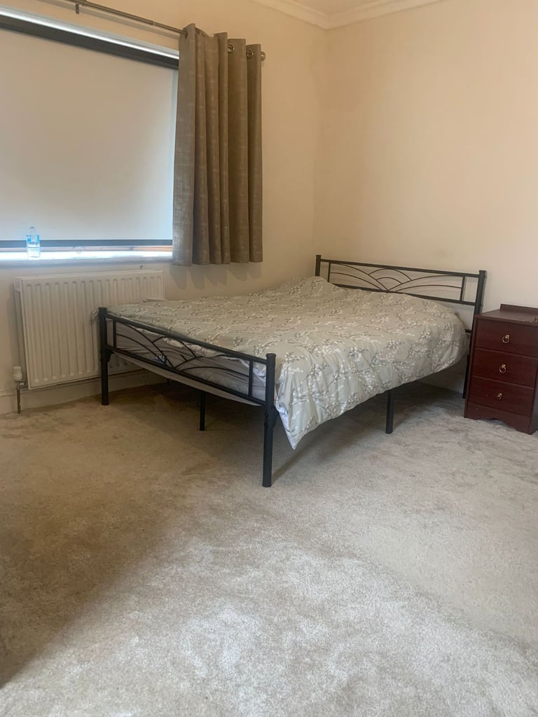 Spacious and Cosy Double Room for Rent in - IG2 7DL