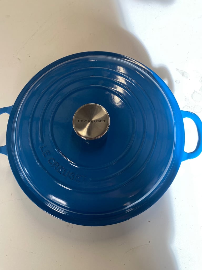 Le Creuset blue 26cm shallow 2.1ltr casserole dish with lid 