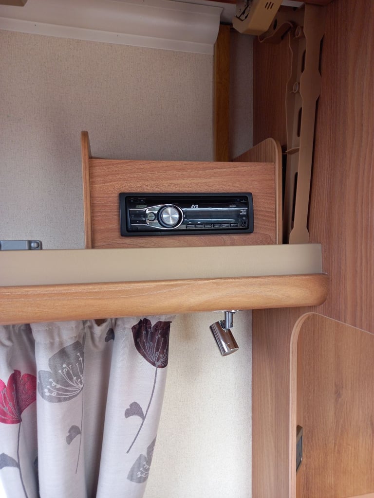 Swift challenger sport cruach fixed bed excellent condition 