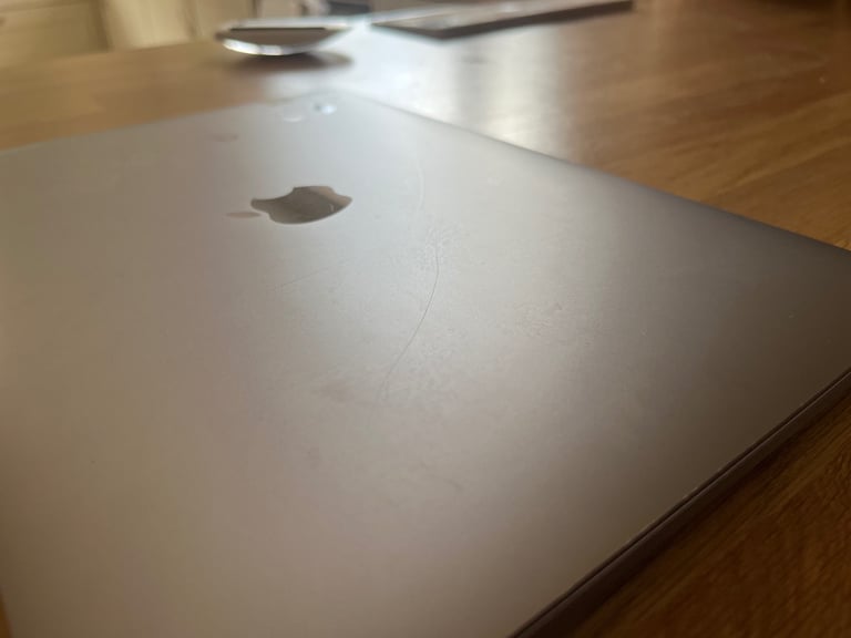 Apple MacBook Pro Retina 13.3" 2016 - 512GB SSD 16GB Ram - 3.3GHz Core i7 - Grey