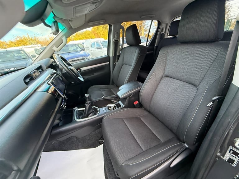 2018 Toyota Hilux Invincible D/Cab Pick Up 2.4 D-4D PICK UP DIESEL Manual