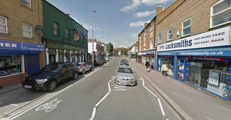 Shop TO LET in Walthamstow - London - Close to train station