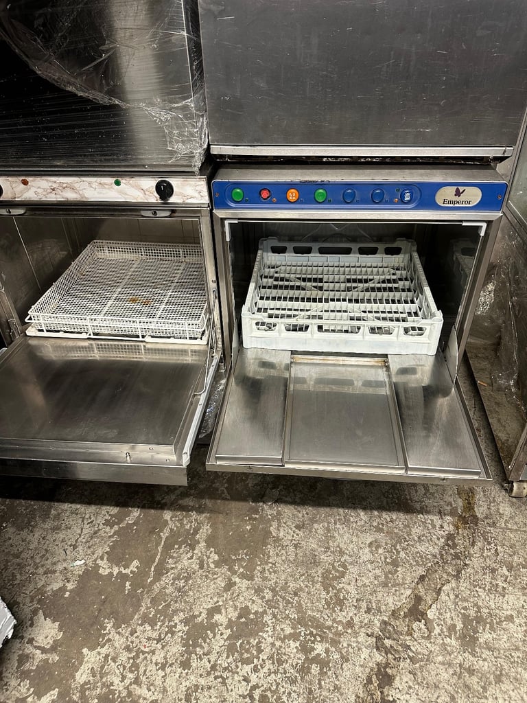 Commercial under-counter dishwasher for restaurant cafe shop 