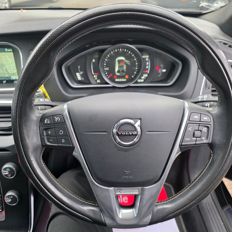 2017 Volvo V40 D2 [120] R DESIGN Nav Plus 5dr HATCHBACK Diesel Manual