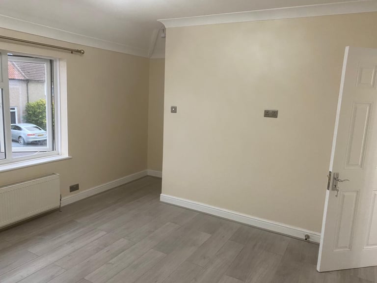 Handyman Ian, best for the -painting-decorating-tiling and laminating 