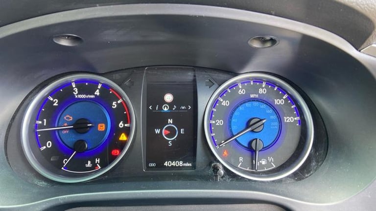 2019 Toyota Hilux 2.4 D-4D Invincible Pickup Double Cab 4dr Diesel Manual 4WD Euro 6 (s/s) (T Pic...