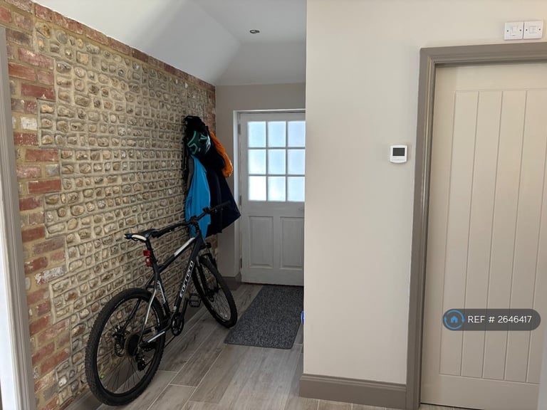 1 bedroom house in Outside Guest Suite At Easthampnett , Easthampnett, Chichest (1 bed) (#2646417)