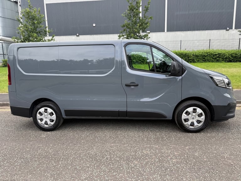 22 reg RENAULT TRAFIC 28 2.0 B/DCI 130 BHP SL BUSINESS+ panel van ( VAT INCLUDE 