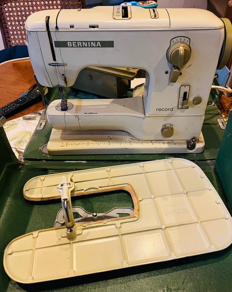 Beautiful vintage sewing machine 